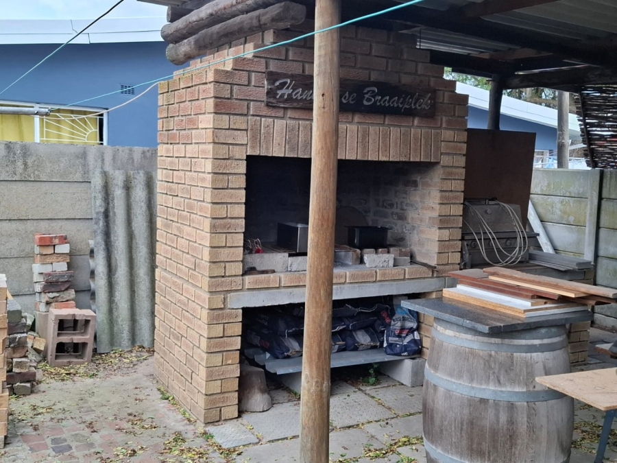 4 Bedroom Property for Sale in Oakdale Western Cape